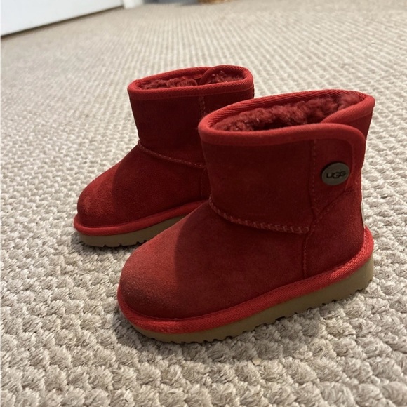 UGG Kids Crimson Boots - Picture 1 of 4